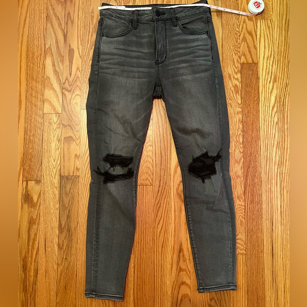 American Eagle “Distressed” Super-Stretch Skinny Jeans, Size 6 Short, Dark Grey